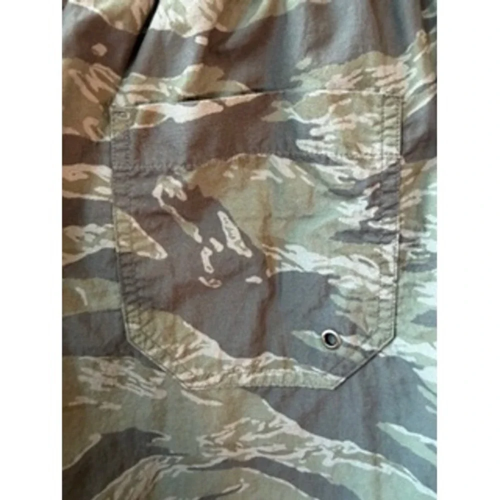 AllSaints‎ Camo Shorts Men's Medium